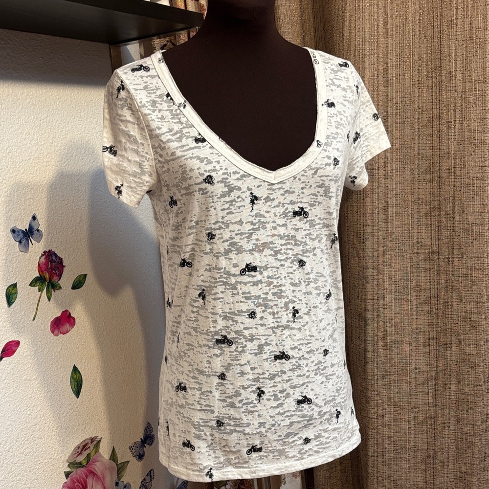 Rock & Republic White and Black Motorcycle/ Rose Patterned V-Neck Tee. Size S.